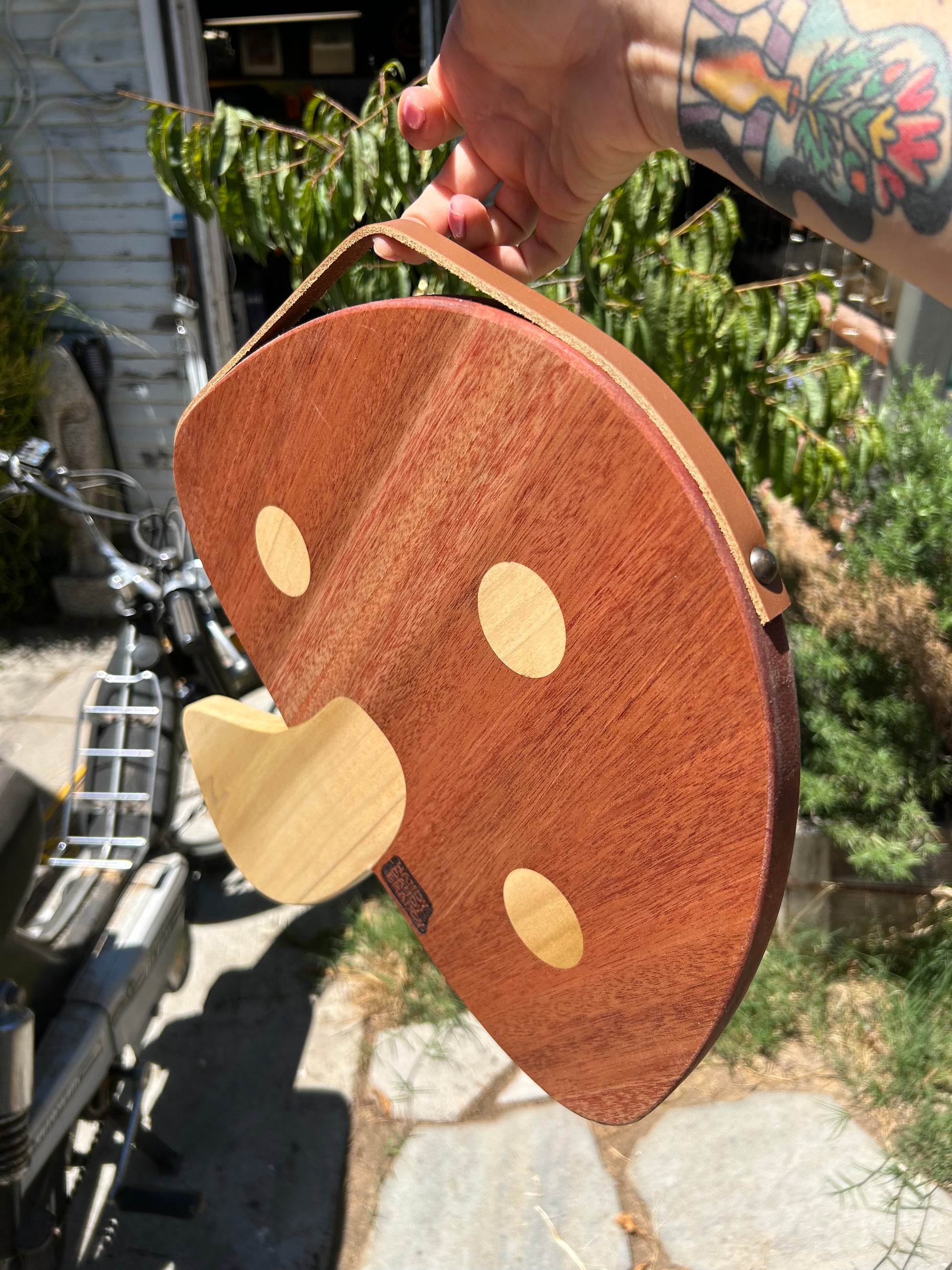 mushroom shaped cutting board made of mahogany and poplar