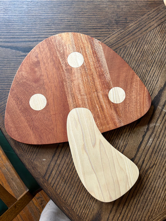 mushroom shaped cutting board made of mahogany and poplar